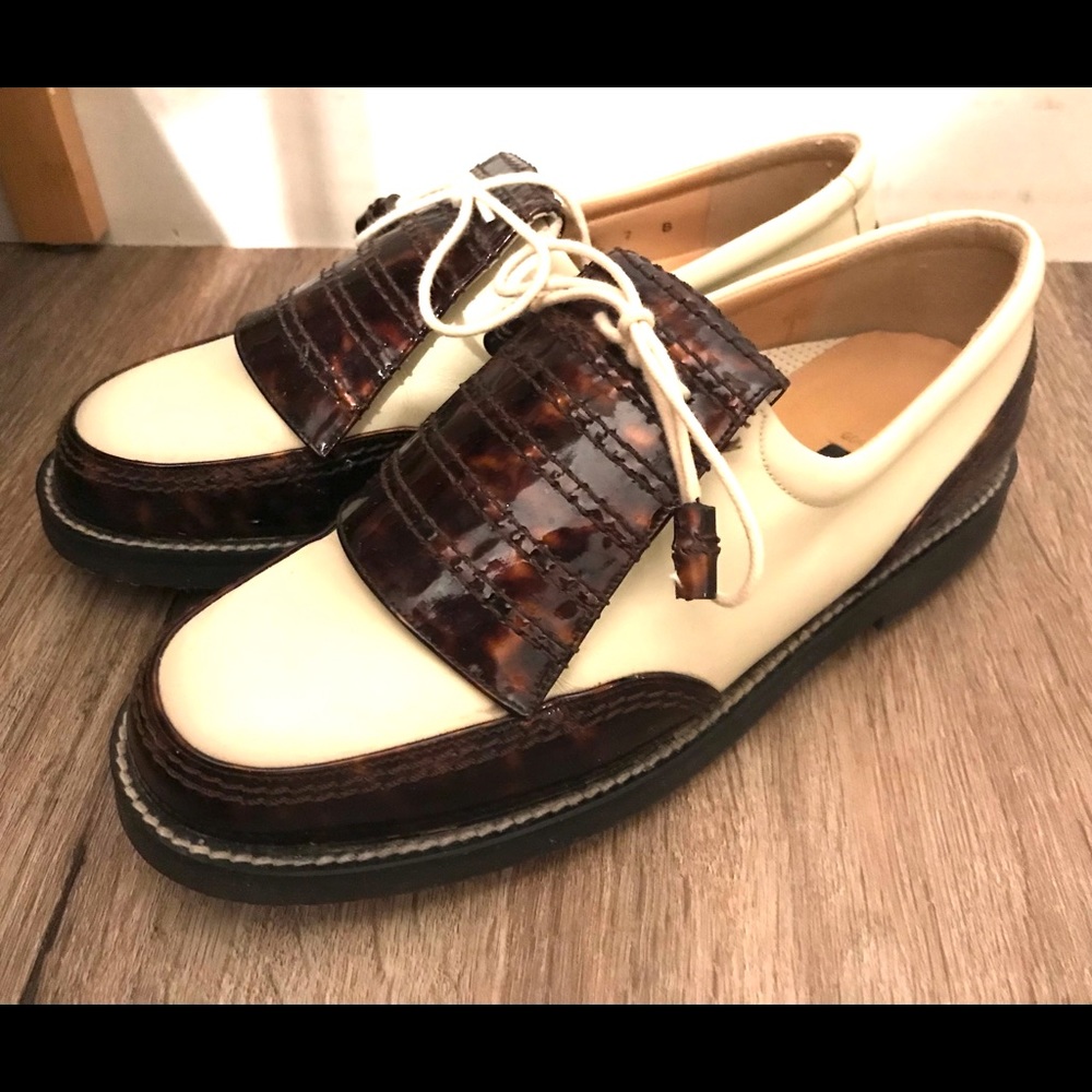 Stuart Weitzman Women's White / Ivory Tortoise Kiltie Oxford Spikes Golf Shoes 7